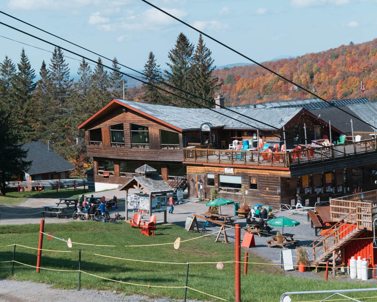 https://www.clubsocialloreal.ca/wp-content/uploads/2026/08/Mont-Sutton-chalet-principal-web-2.jpg